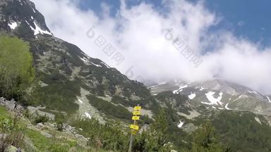 时间孩子<strong>云翻滚</strong>流动峰绿Pirin山著名的攀爬徒步旅行的地方达到情妇保加利亚的巴尔干半岛的最高峰